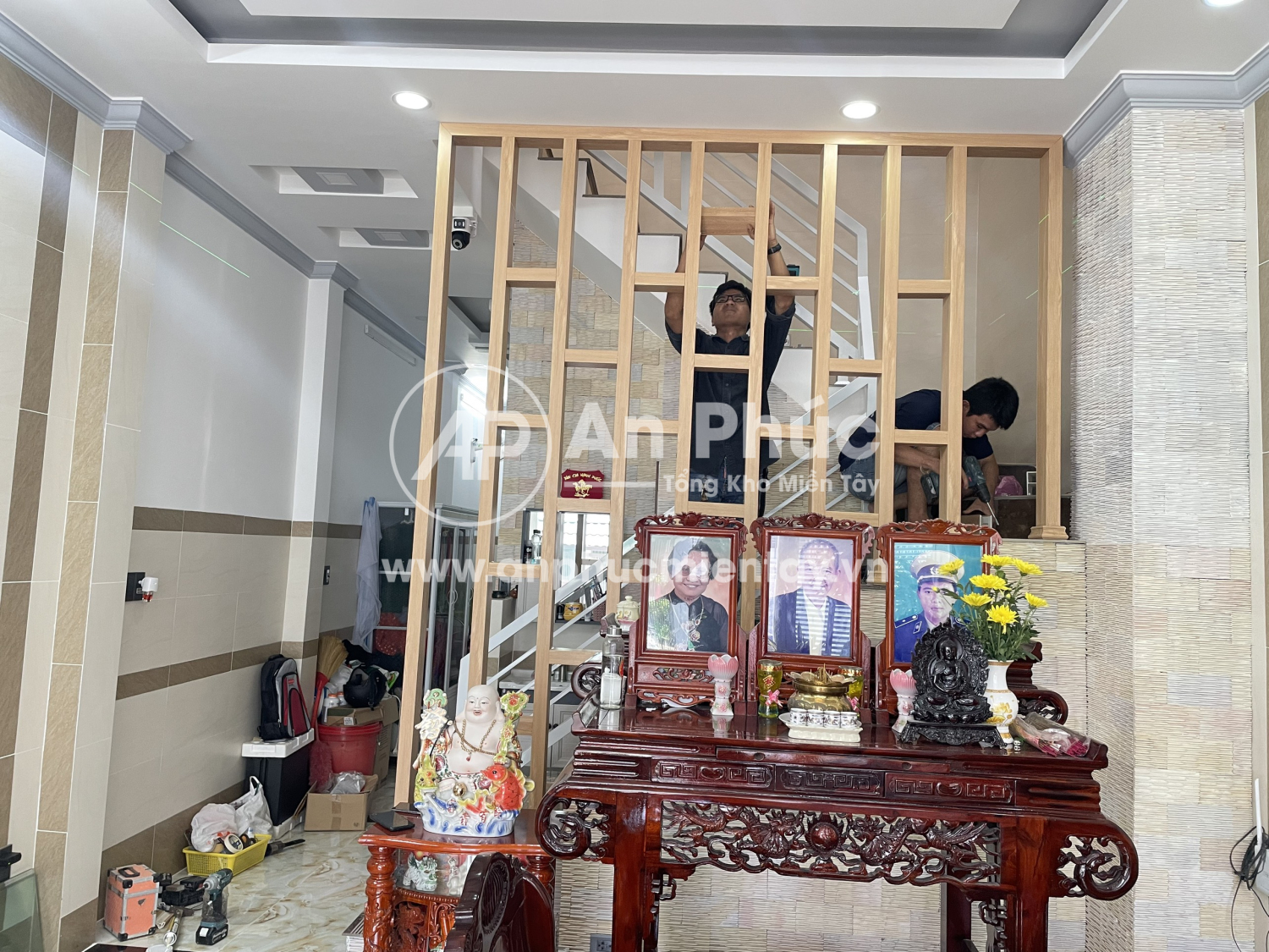 Trang trí cầu thang nhà chị Nga - Phạm Ngũ Lão