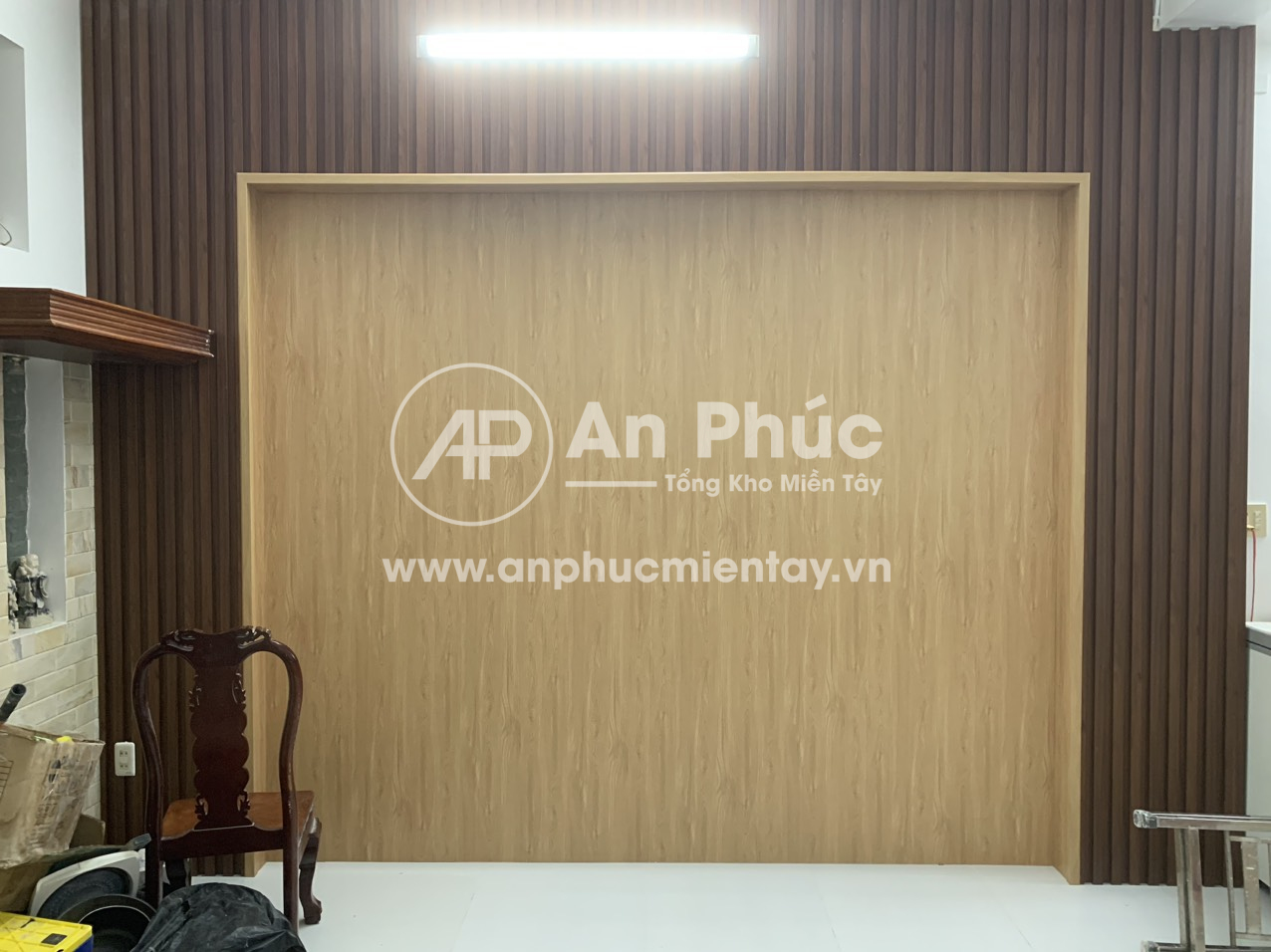 Backdrop văn phòng, ốp lamri - công ty Hưng Gia Phát